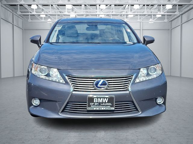 2015 Lexus ES 300h photo 2