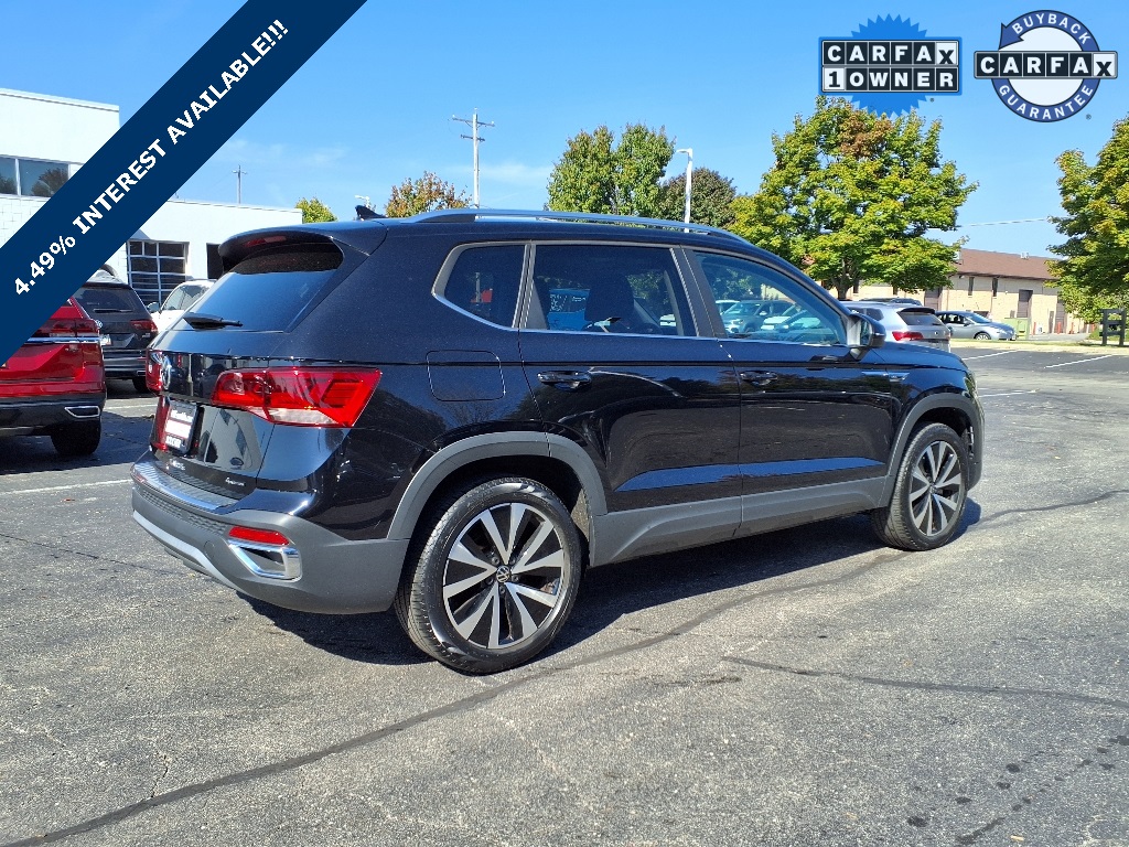 2023 Volkswagen Taos SE photo 3