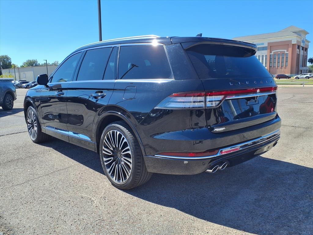 2022 Lincoln Aviator Black Label photo 2