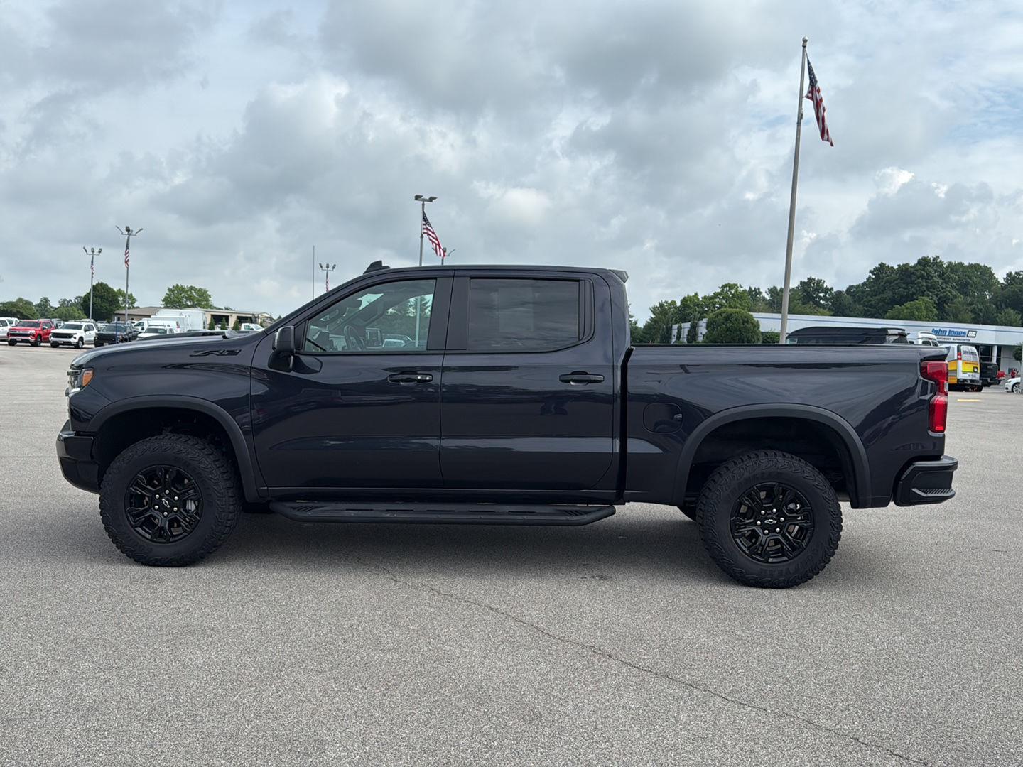 2024 Chevrolet Silverado 1500 ZR2 photo 2