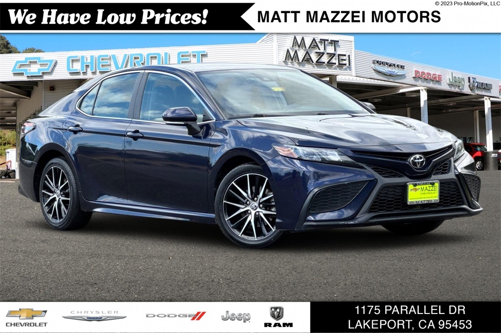 2022 Toyota Camry SE's photo