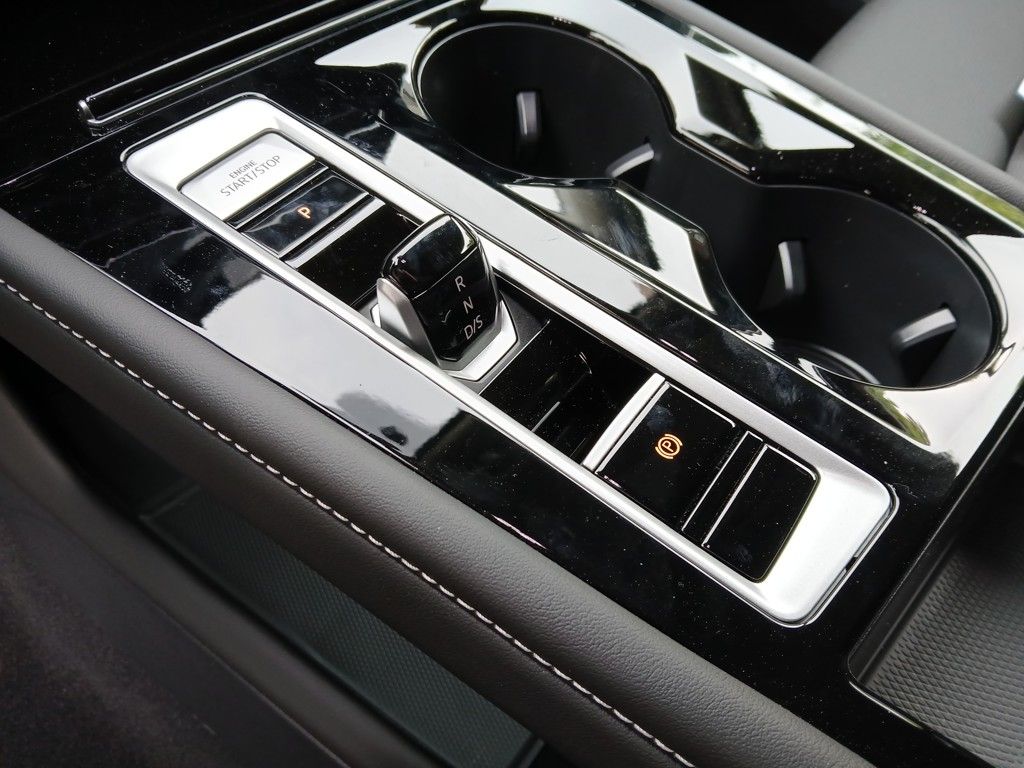 2025 Volkswagen Atlas SE Technology photo 12
