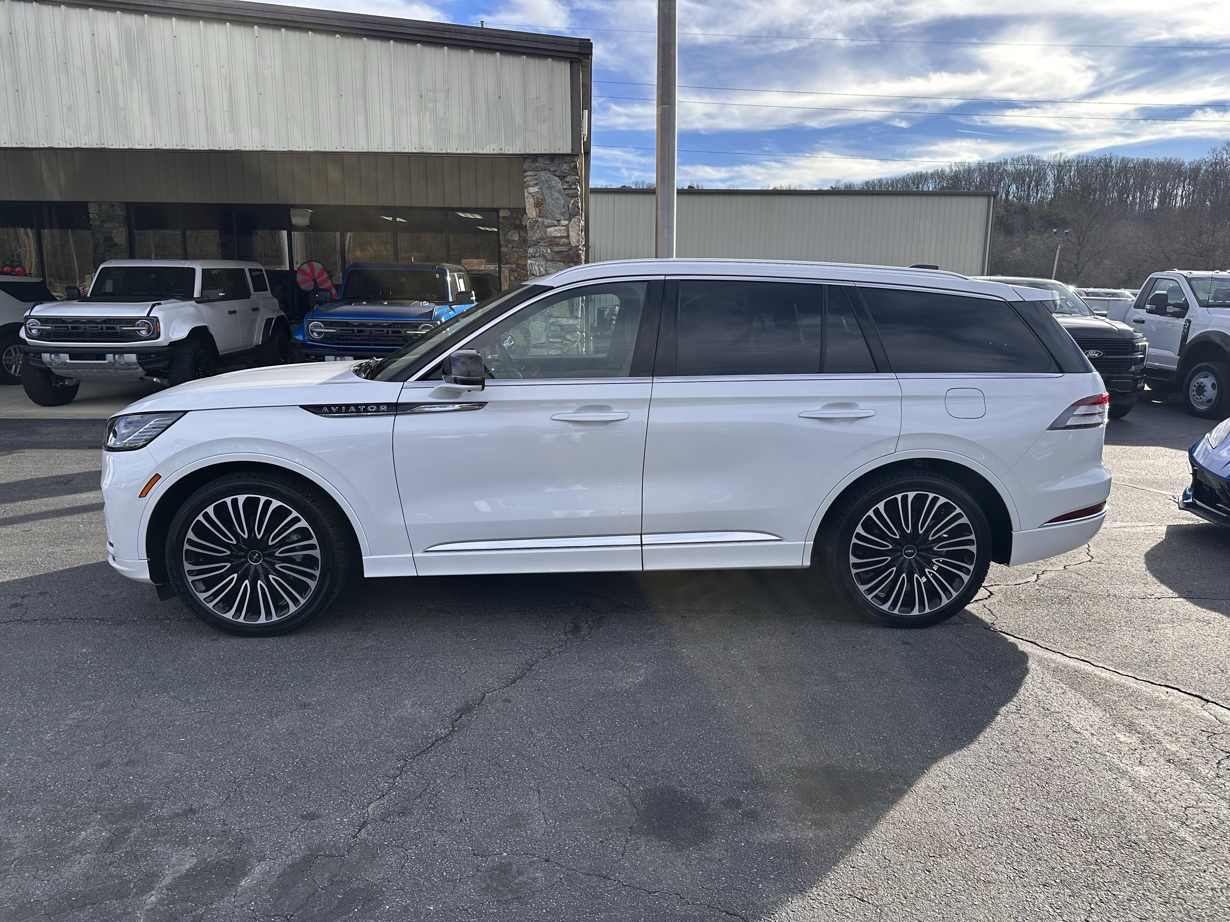 2025 Lincoln Aviator Black Label's photo