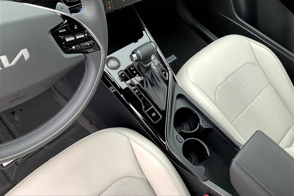 2025 Kia Niro EX photo 5
