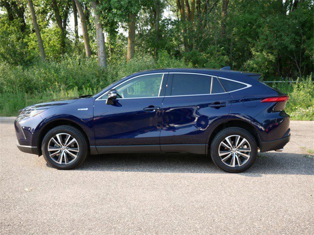2021 Toyota Venza LE photo 2