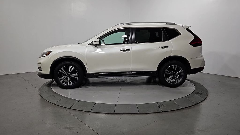 2017 Nissan Rogue SL photo 2