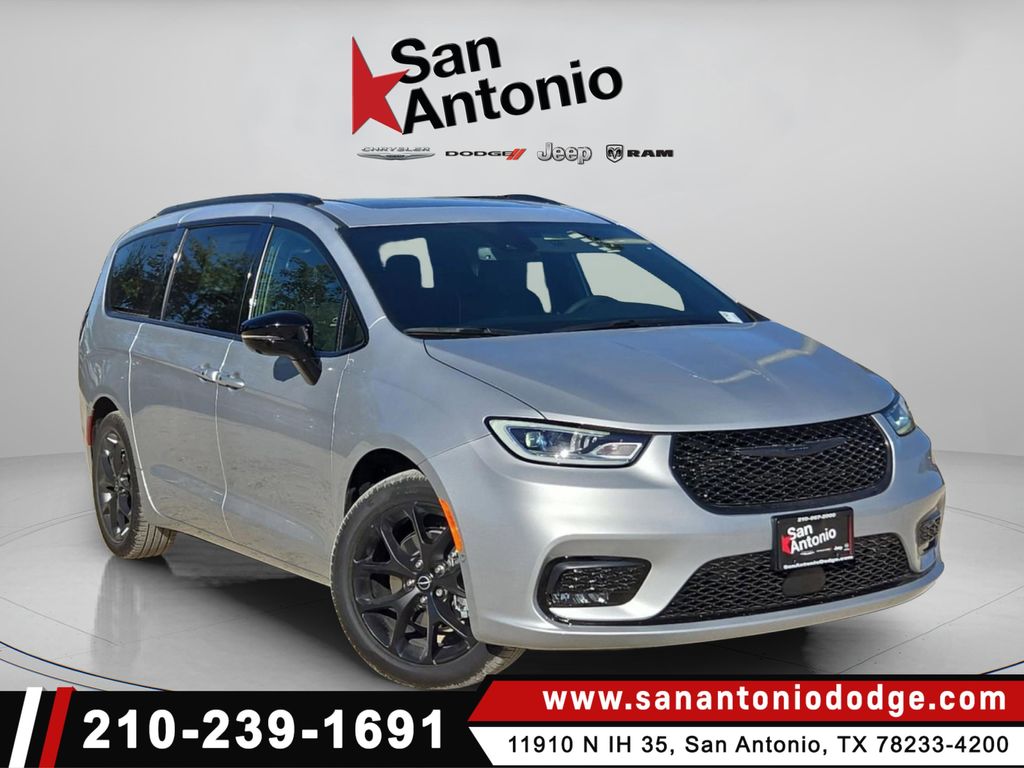 2026 Chrysler Pacifica Limited's photo