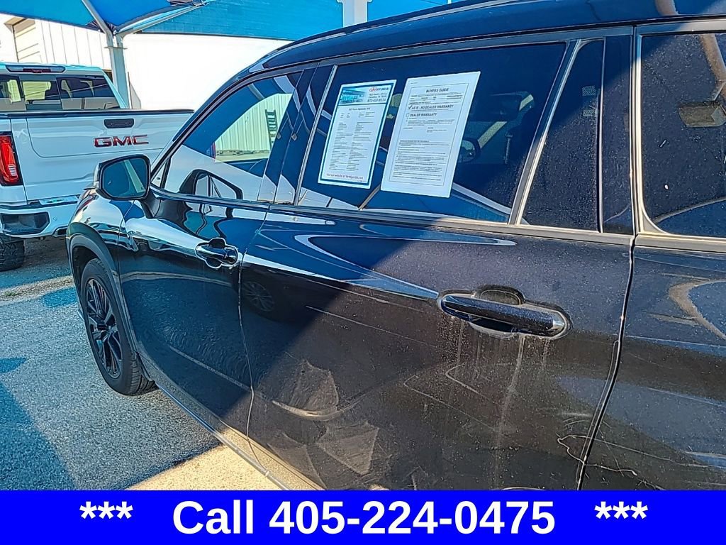 2023 Toyota Highlander L photo 3