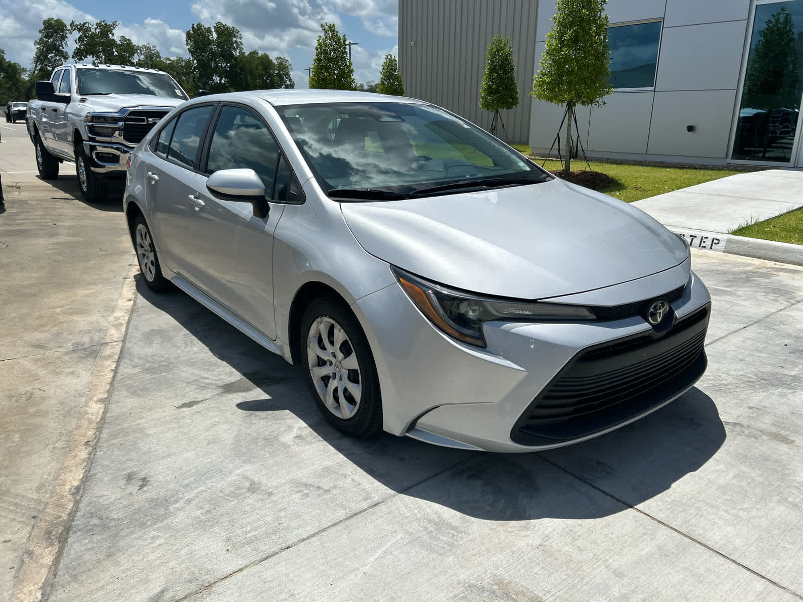 2023 Toyota Corolla LE photo 2