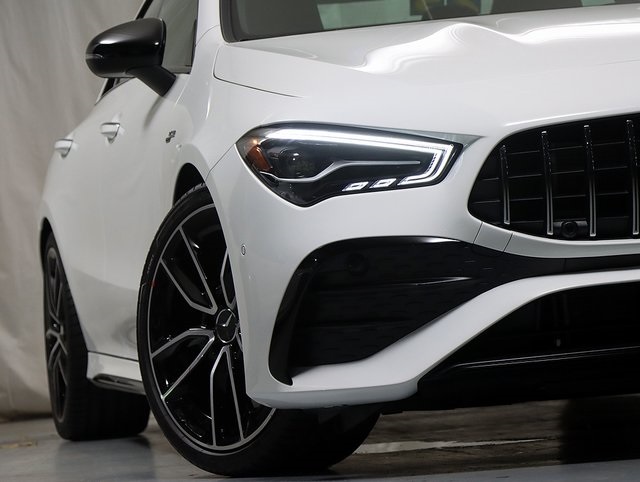 2025 Mercedes Benz CLA 35 AMG 4MATIC photo 4