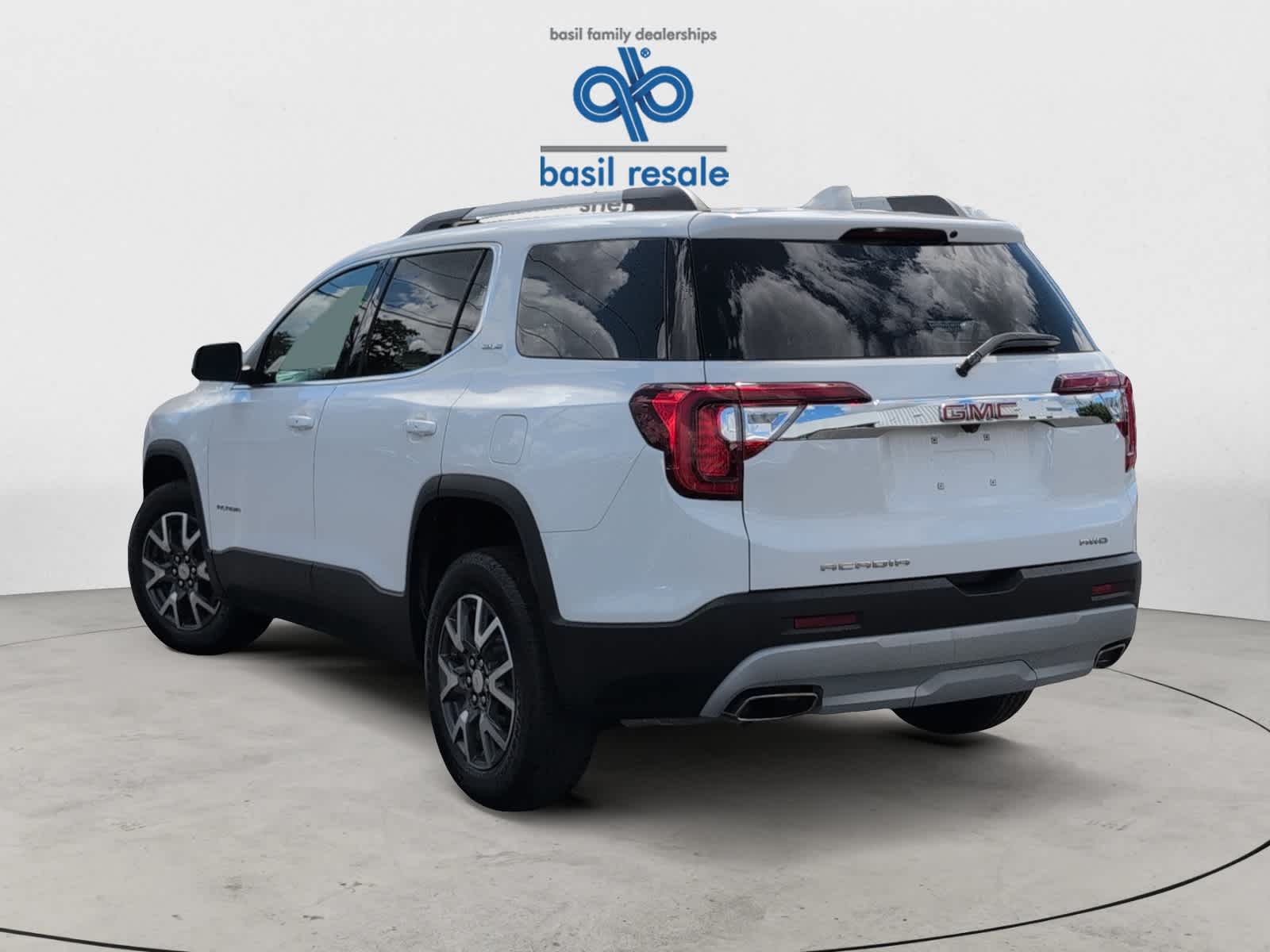 2023 Gmc Acadia SLE photo 2
