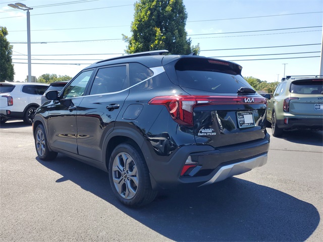 2024 Kia Seltos S photo 2