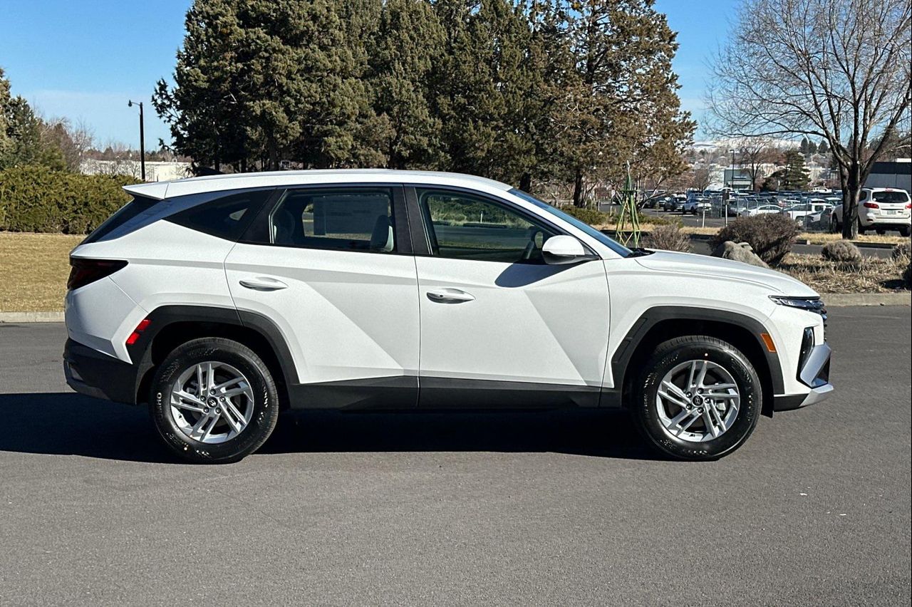 2025 Hyundai Tucson SE photo 2