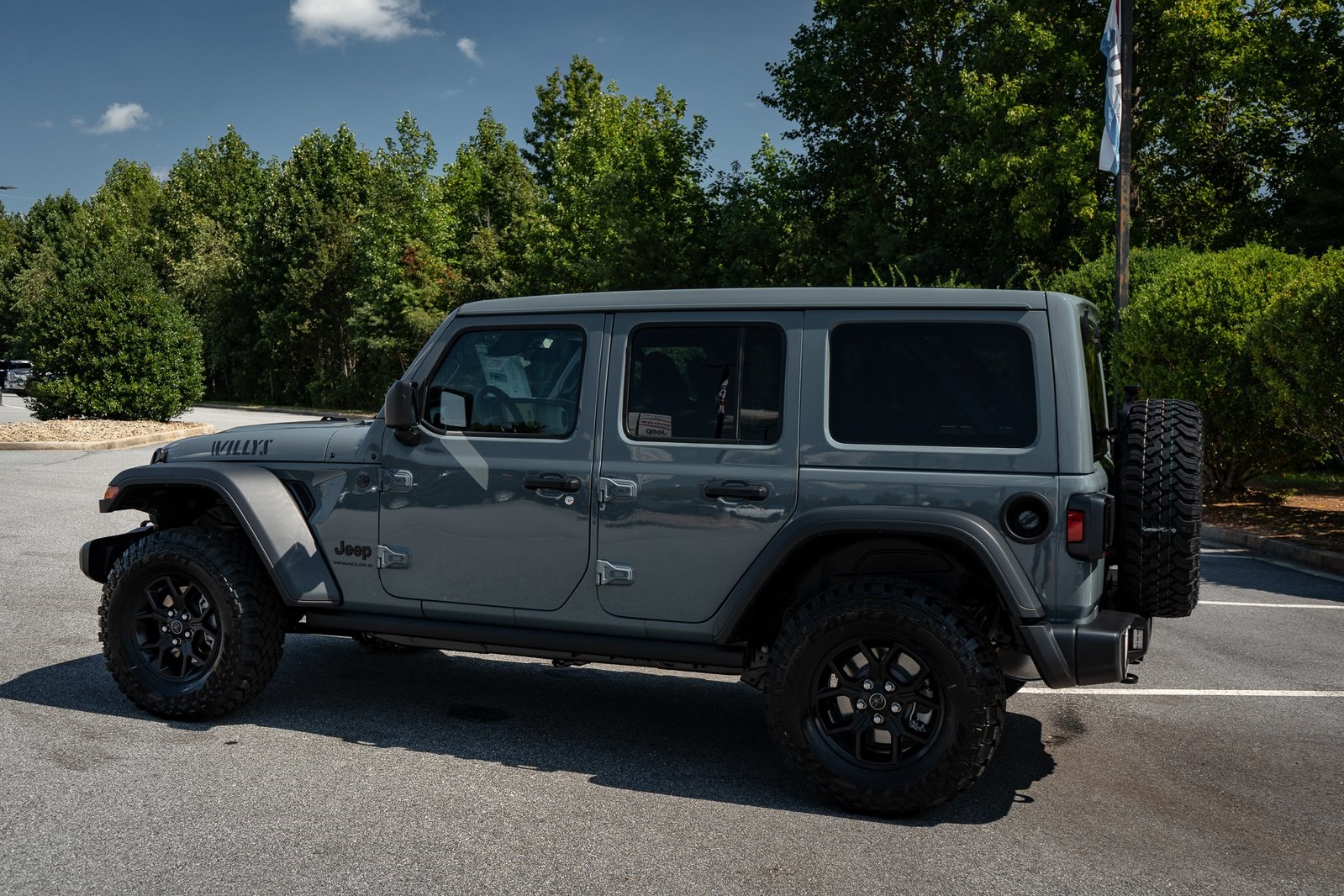 2025 Jeep Wrangler Willys photo 7