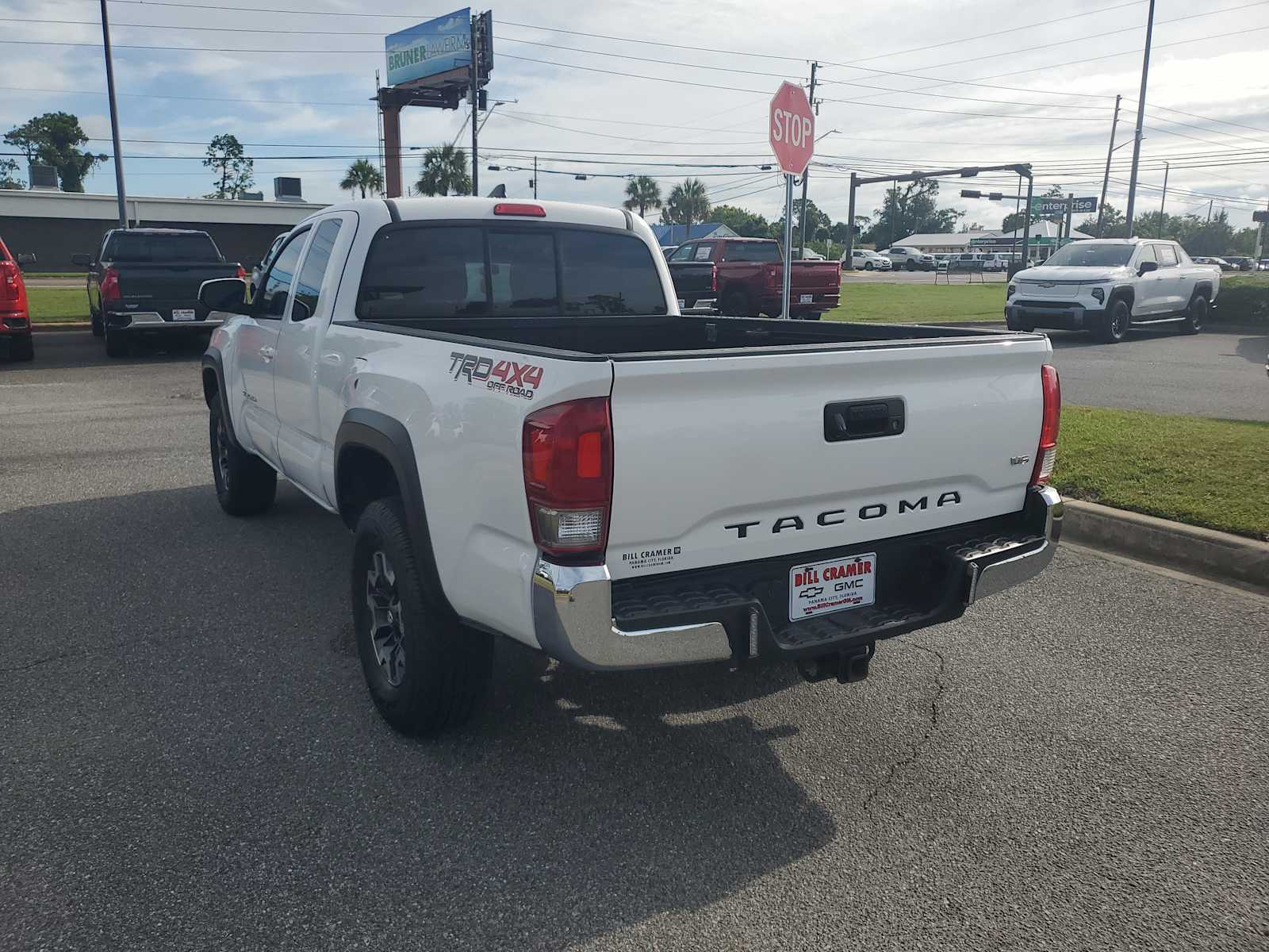 2017 Toyota Tacoma SR5 photo 3