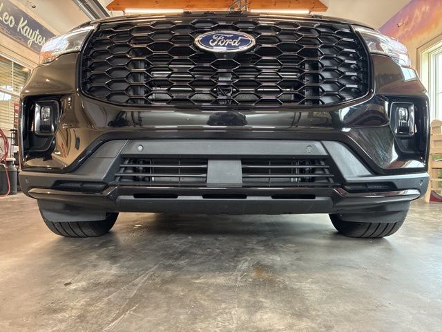 2025 Ford Explorer ST-Line photo 4