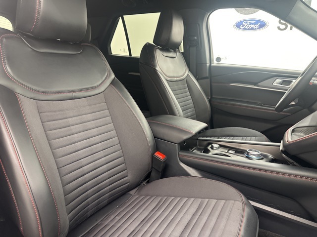 2025 Ford Explorer ST-Line photo 21