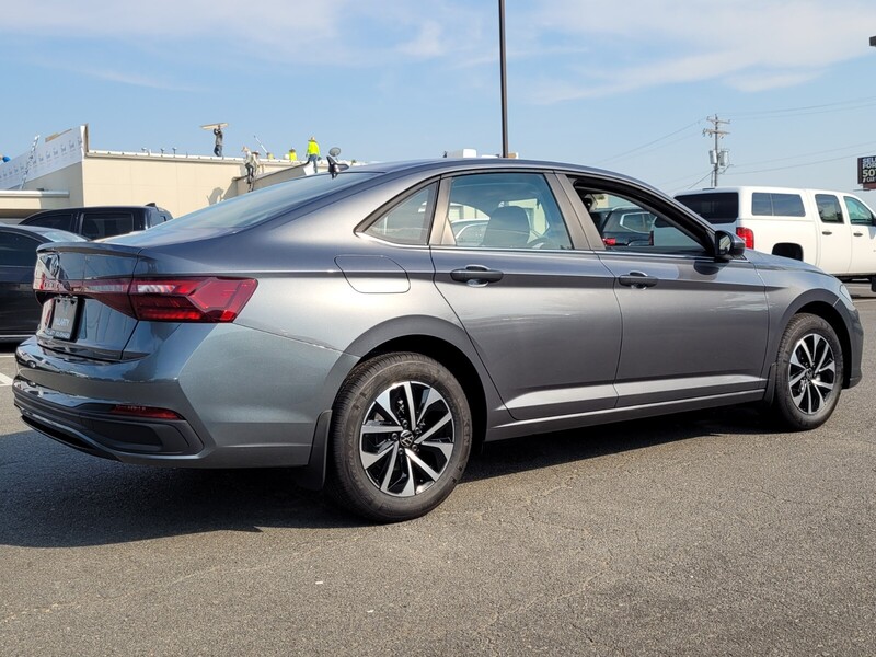 2025 Volkswagen Jetta 1.5T S photo 2
