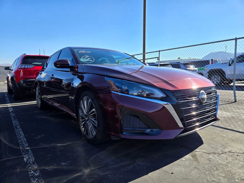2023 Nissan Altima SL's photo
