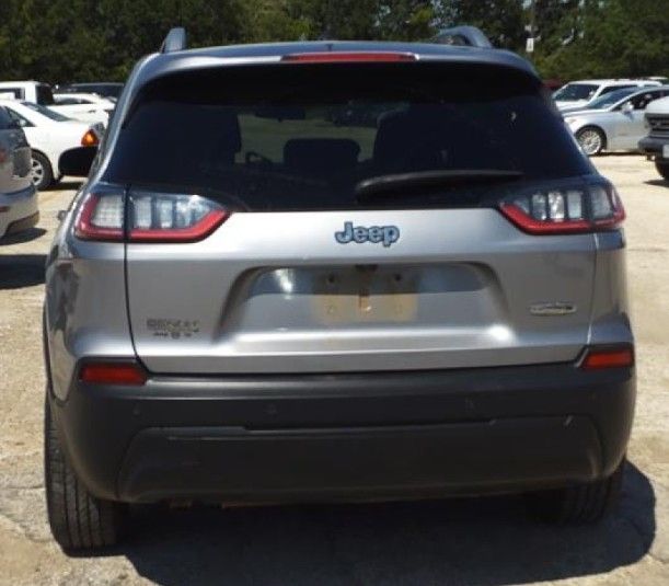 2020 Jeep Cherokee Latitude photo 2