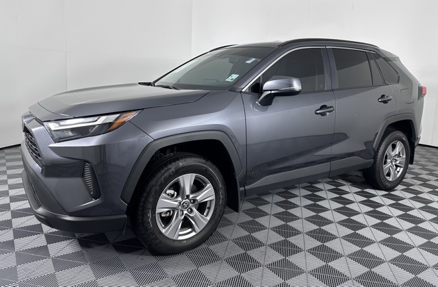 2025 Toyota RAV4 XLE photo 3