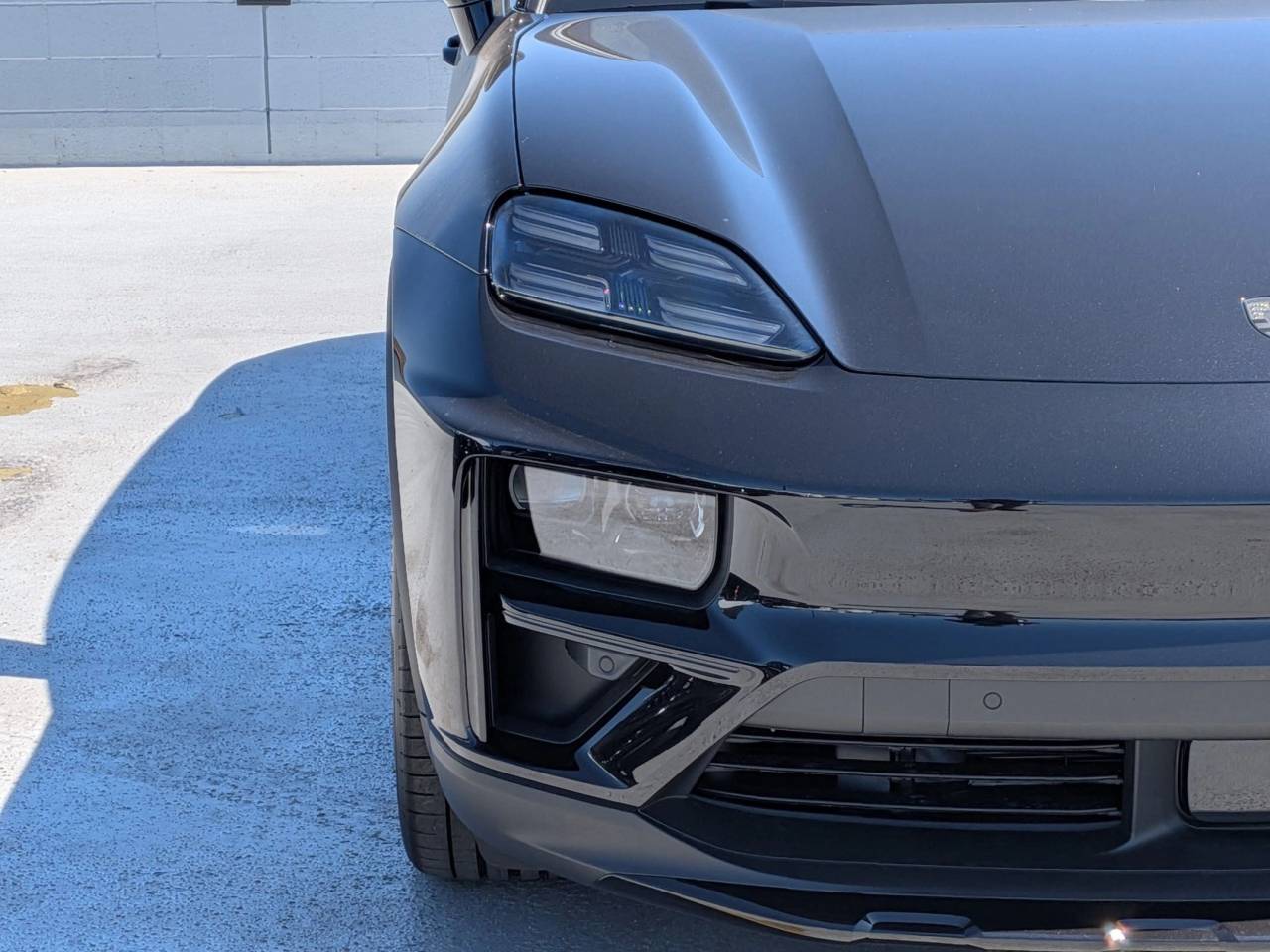 2025 Porsche Macan Electric Turbo photo 9