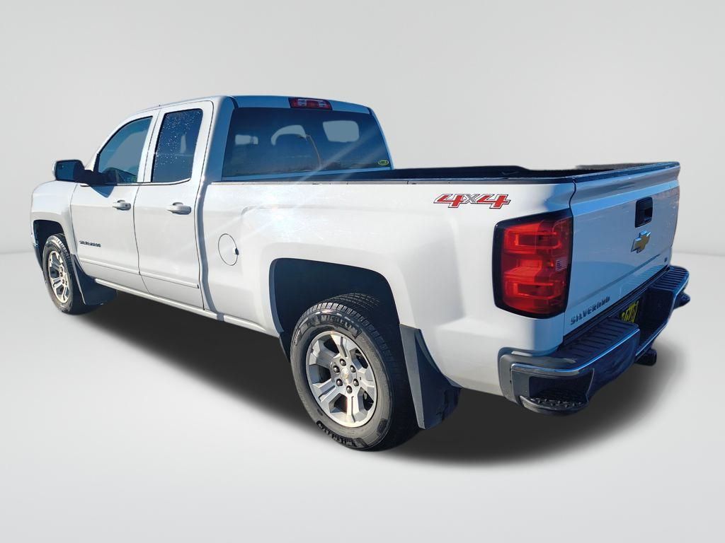 2015 Chevrolet Silverado 1500 LT photo 3