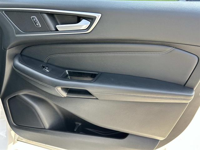 2017 Ford Edge Titanium photo 24