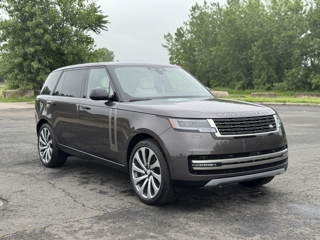 2025 Land Rover Range Rover SE photo 6