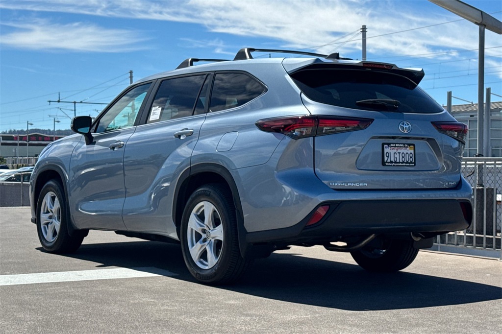 2024 Toyota Highlander LE photo 6