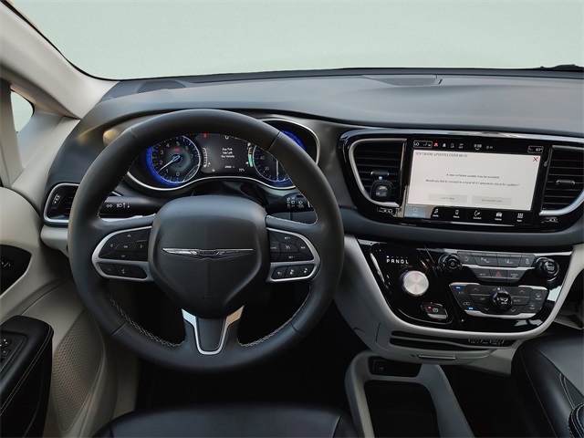 2023 Chrysler Pacifica Touring L photo 10