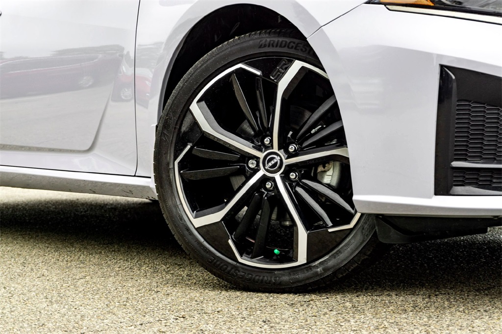 2025 Nissan Altima 2.5 SR photo 2