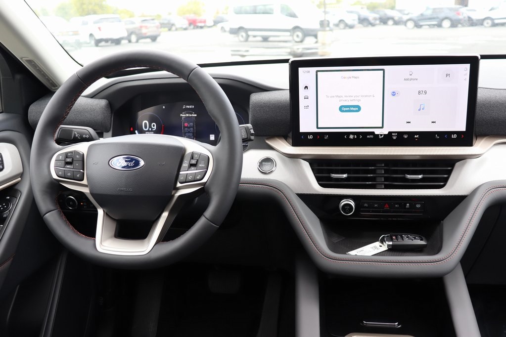 2025 Ford Explorer photo 2