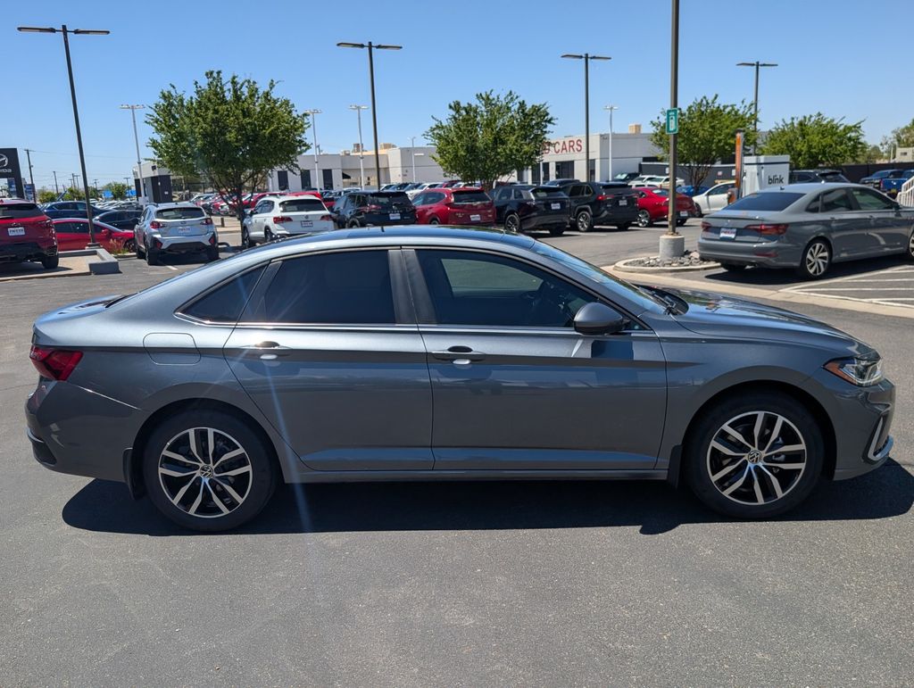 2025 Volkswagen Jetta 1.5T SE photo 3