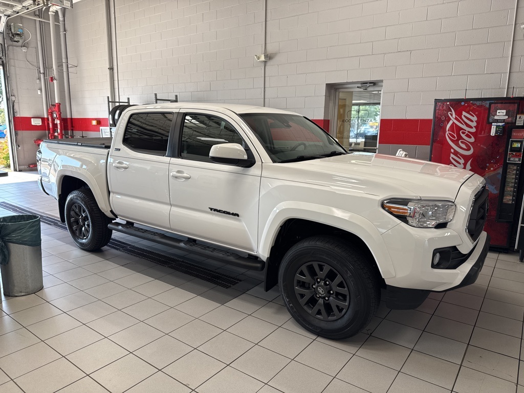 2023 Toyota Tacoma SR5 photo 3
