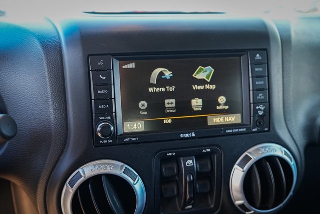2015 Jeep Wrangler Unlimited Sahara photo 17
