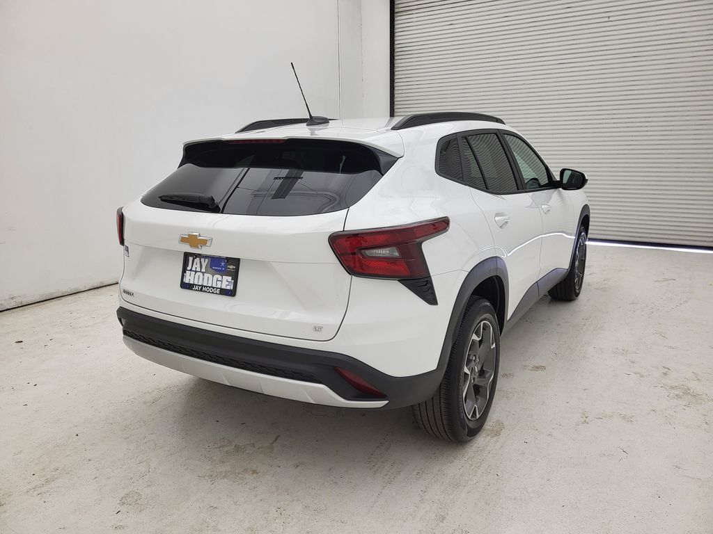 2024 Chevrolet Trax LT photo 3
