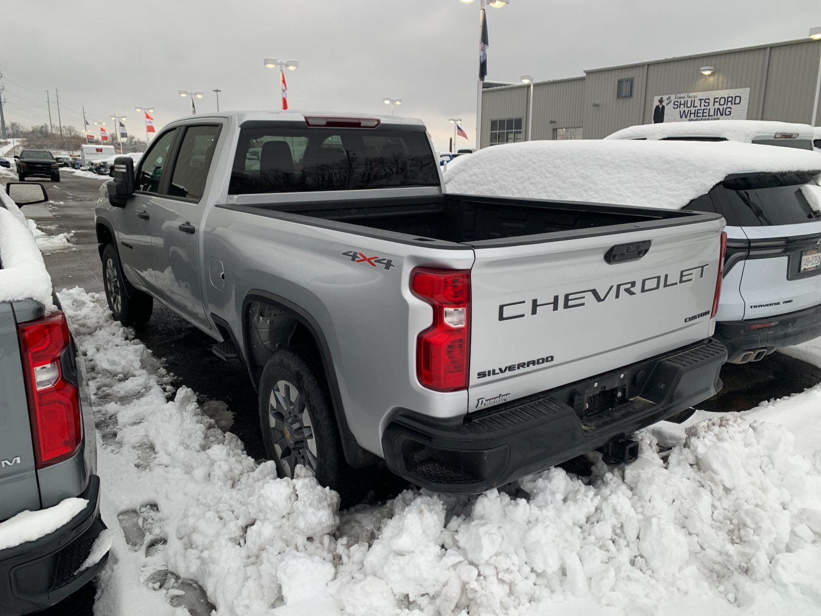 2023 Chevrolet Silverado 2500HD Custom photo 2