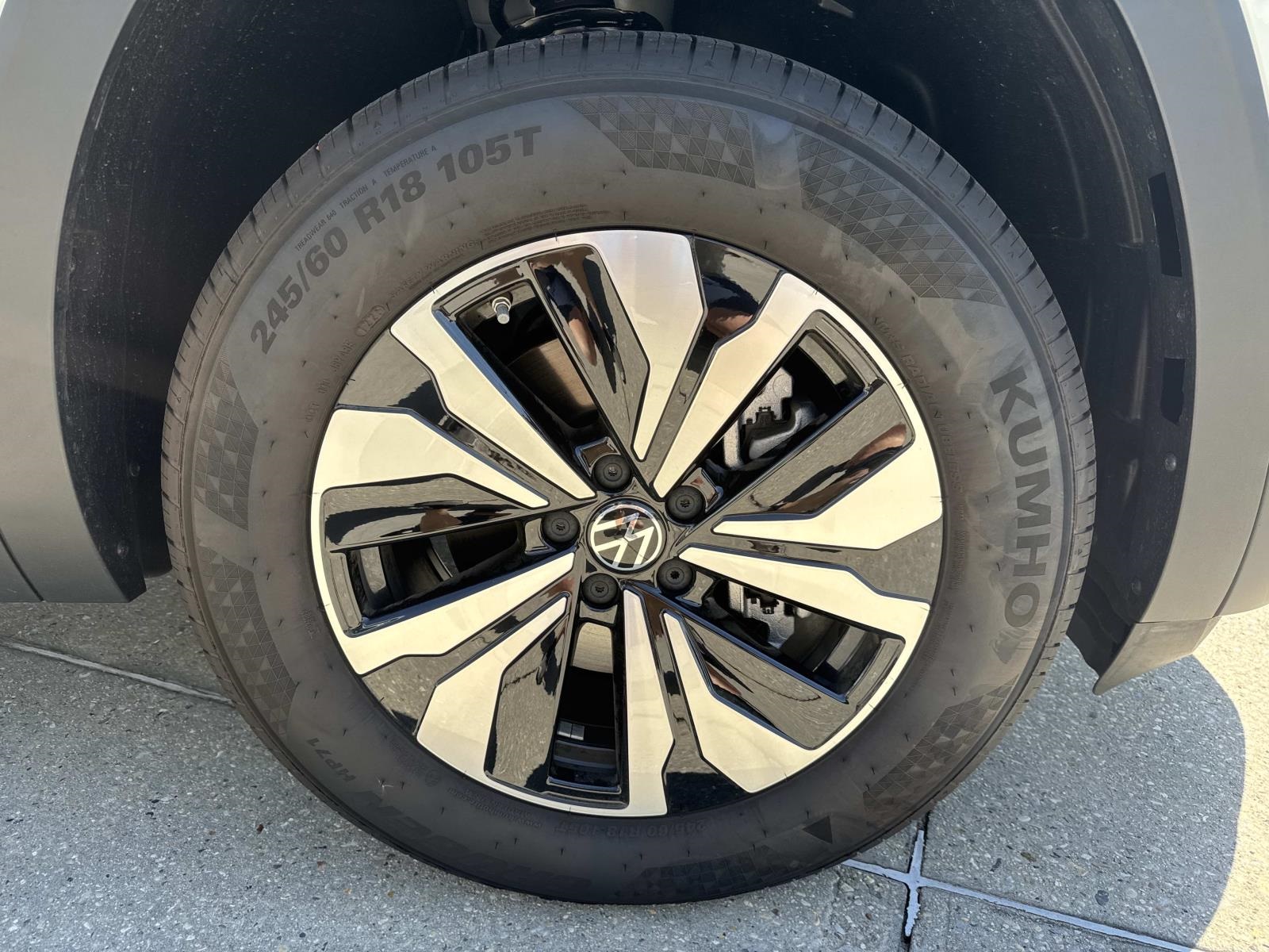 2025 Volkswagen Atlas SE photo 3