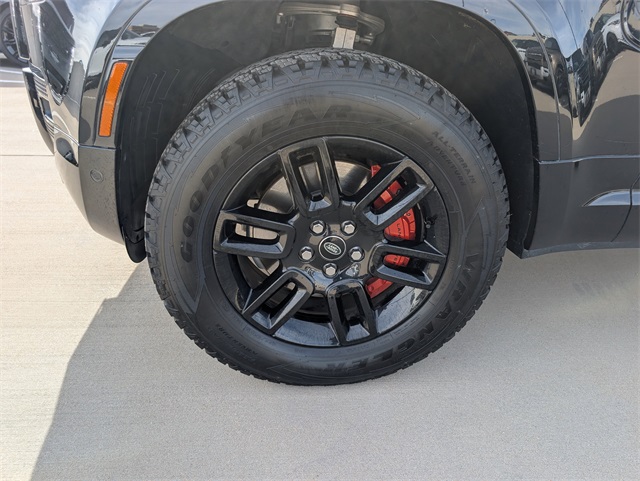 2023 Land Rover Defender 110 photo 3