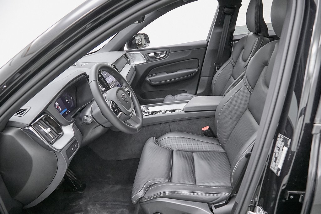 2025 VOLVO XC60 - Image 20