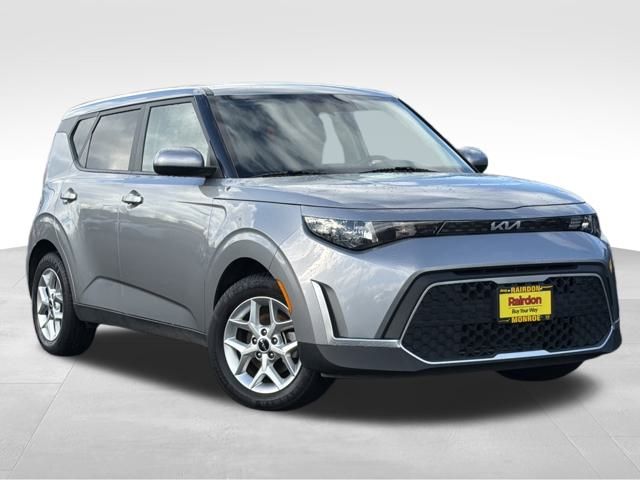 2023 Kia Soul LX's photo