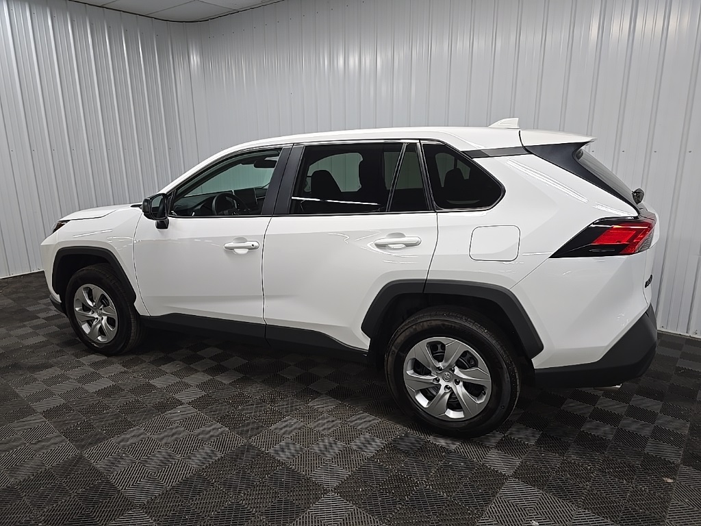 2023 Toyota RAV4 LE photo 4
