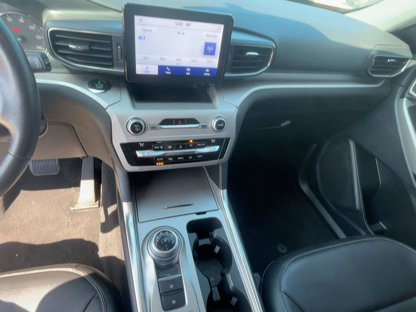 2020 Ford Explorer XLT photo 8