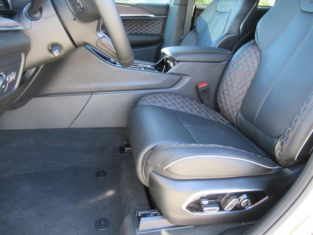 2025 Jeep Grand Cherokee Summit photo 16