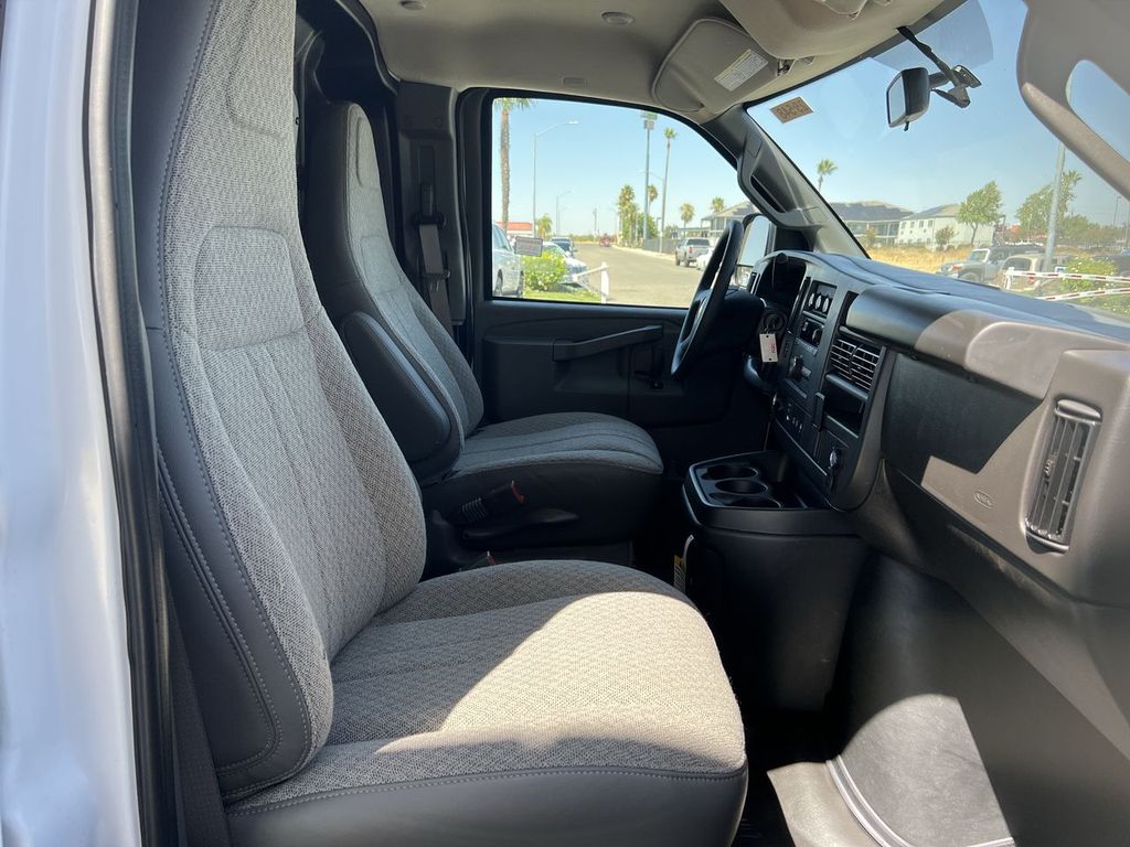 2025 Chevrolet Express Cargo 2500 photo 24