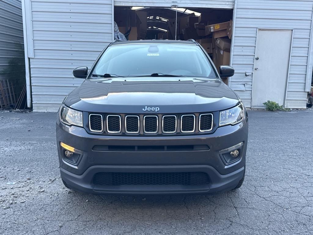 2019 Jeep Compass Latitude photo 2