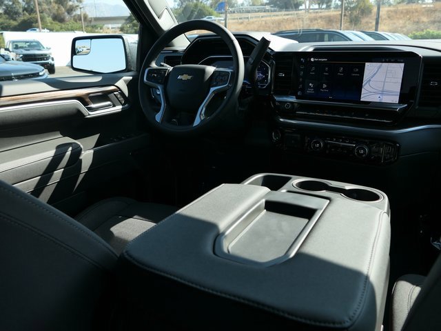 2025 Chevrolet Silverado 1500 LT photo 24