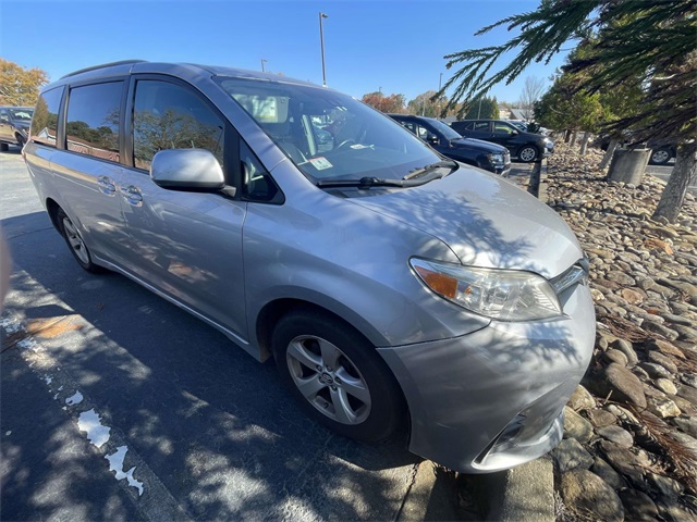 2018 Toyota Sienna LE