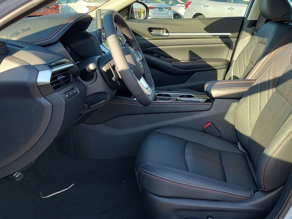2025 Nissan Altima 2.5 SR photo 6